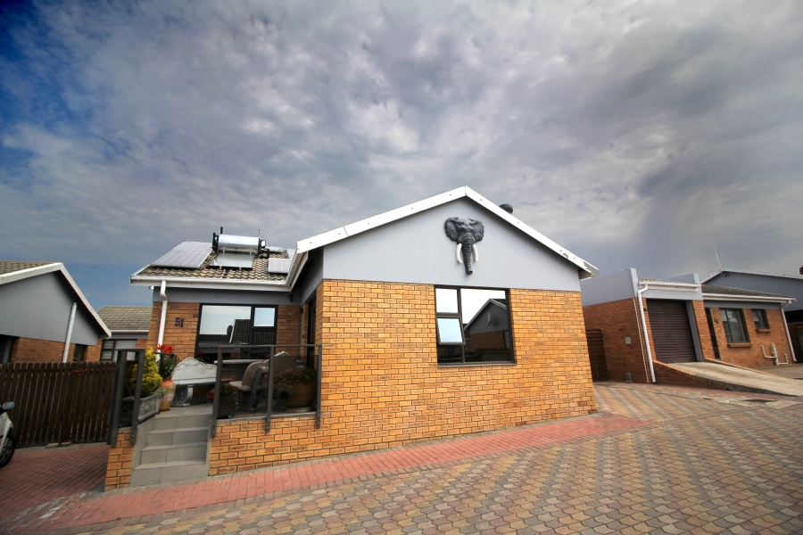 2 Bedroom Property for Sale in Heiderand Western Cape